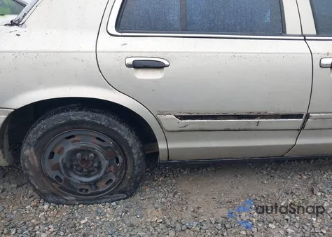 2004 Mercury Grand Marquis Gs z USA, uszkodzony, nr VIN 2MEFM74W44X661574